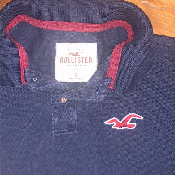 EUC Men’s Navy Hollister Polo with 2 Buttons - Picture 3 of 4